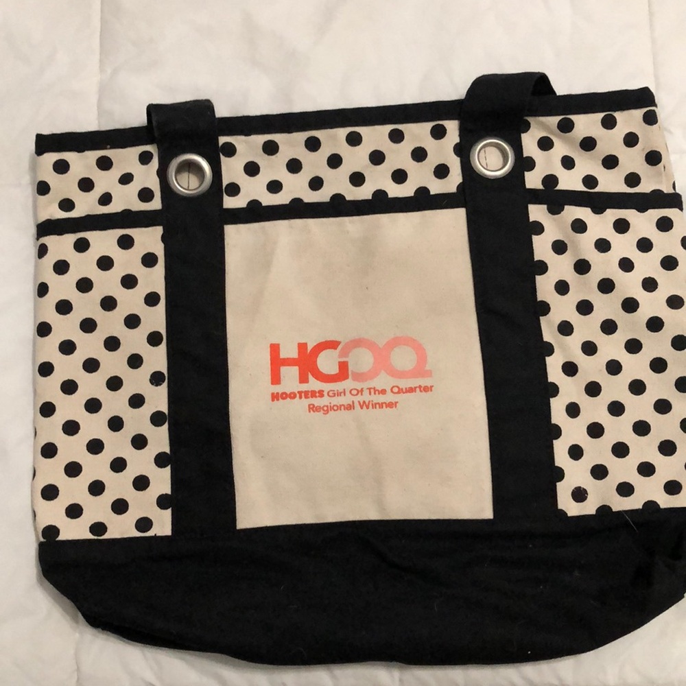 Hooters tote